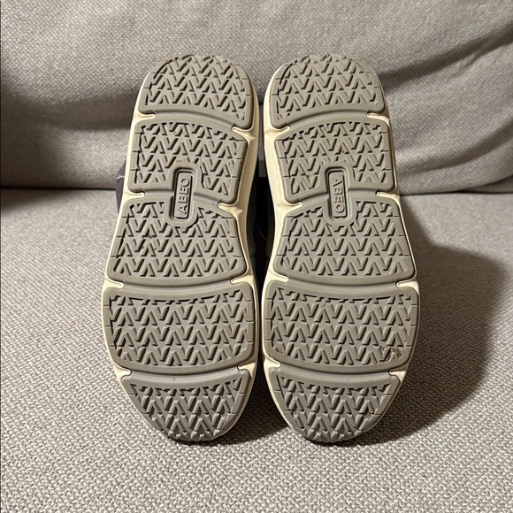 Abeo MXV Gray 8 Athletic Sneakers